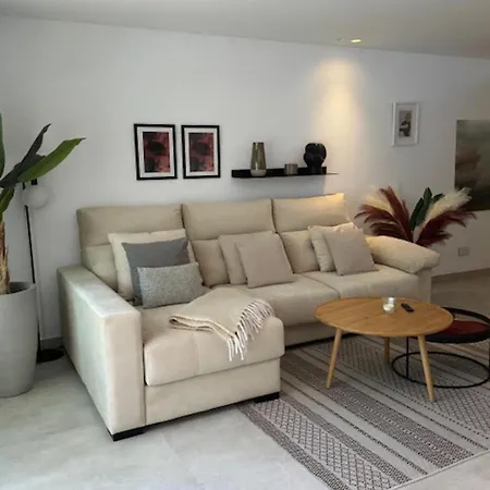 Luxurious In Puerto Banus 아파트 *